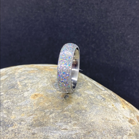 DiamondCast beautiful ring made with real diamonds - Picture 2 of 4